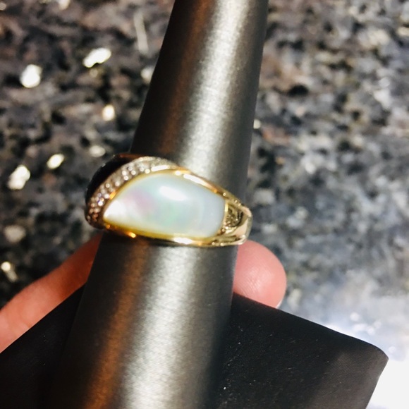 14K Black Onyx, Mother of Pearl Ring - Picture 4 of 9